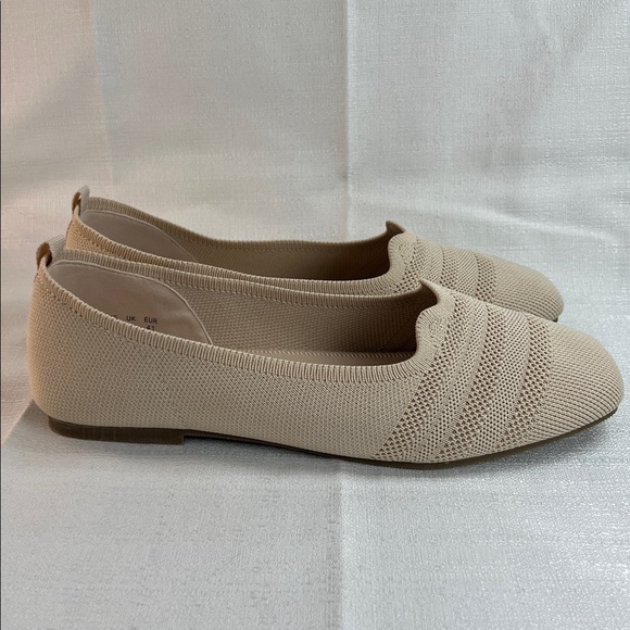 Beige flats - Picture 5 of 9